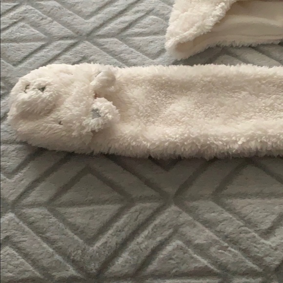 Girl’s scrave and cap - Picture 6 of 8